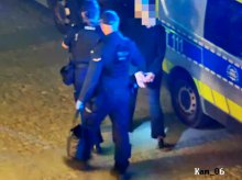 Nocna interwencja na olsztyńskiej starówce. W torebce kobiety znaleziono nielegalne substancje