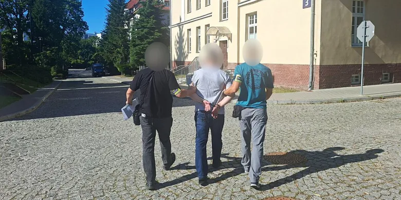 Olsztyn. Tymczasowe aresztowanie podejrzanego o udział w oszustwie "na inwestycje"