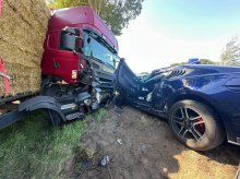Groźny wypadek na DK57. Zderzyły się ciężarówka i samochód osobowy. Na miejscu komendant KM PSP Olsztyn