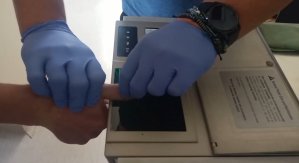 Barczewo. Chciał „pożyczyć” pieniądze. Po odmowie pobił mężczyznę i zabrał mu gotówkę. 43-trafił za kraty