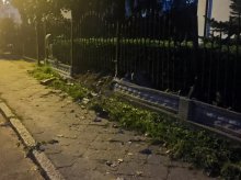 Tournée kierowcy BMW po ul. Wrocławskiej w Olsztynie. "Zaliczone": ogrodzenie i trzy auta [ZDJĘCIA]