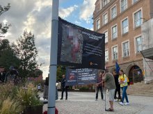 Drastyczne billboardy ponownie w centrum Olsztyna. „Pokazujemy prawdziwe zdjęcia, tak wygląda aborcja” [WIDEO]