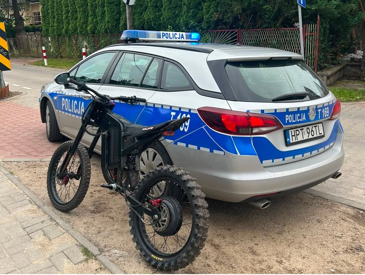 Gmina Dywity. Kupili 15-latkowi motorower, którym nie mógł legalnie jeździć. Rodzice z mandatem