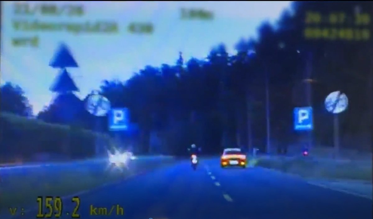 Nie wszyscy zdjęli nogę z gazu na drogach powiatu. Pewien motocyklista przesadził... o prawie 100 km/h [WIDEO]