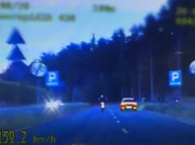 Nie wszyscy zdjęli nogę z gazu na drogach powiatu. Pewien motocyklista przesadził... o prawie 100 km/h [WIDEO]