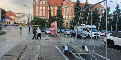 Artykuł: Banery z wizerunkiem wiceprezydent Olsztyna, S. Rembiszewskiej-Piątek zniknęły z centrum miasta. Wkroczyła policja