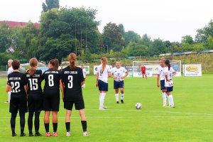 "To specyficzne rozgrywki i liga". Niespełna 40 osób oglądało spotkanie 1. ligi piłki nożnej kobiet [ZDJĘCIA]