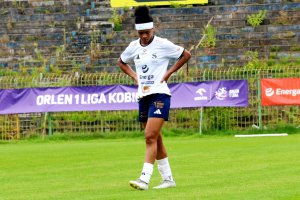 "To specyficzne rozgrywki i liga". Niespełna 40 osób oglądało spotkanie 1. ligi piłki nożnej kobiet [ZDJĘCIA]
