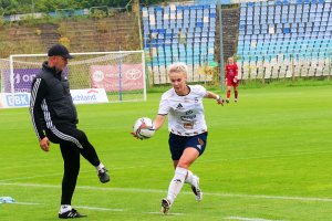 "To specyficzne rozgrywki i liga". Niespełna 40 osób oglądało spotkanie 1. ligi piłki nożnej kobiet [ZDJĘCIA]