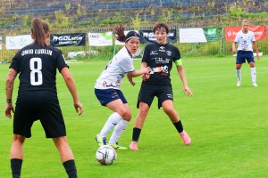 "To specyficzne rozgrywki i liga". Niespełna 40 osób oglądało spotkanie 1. ligi piłki nożnej kobiet [ZDJĘCIA]