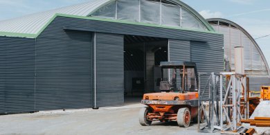 Artykuł: Hala z płyty warstwowej - kiedy to trafny wybór dla inwestora?