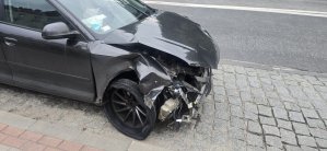 Kierowca Audi z promilami uderzył w kilka aut i w znak drogowy na os. Podleśna w Olsztynie