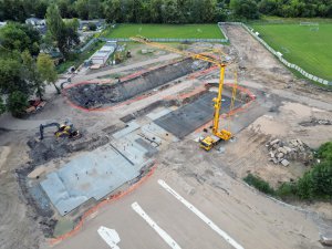 Ciężki sprzęt opanował dawny stadion. Wielka inwestycja przy al. Sybiraków nabiera tempa