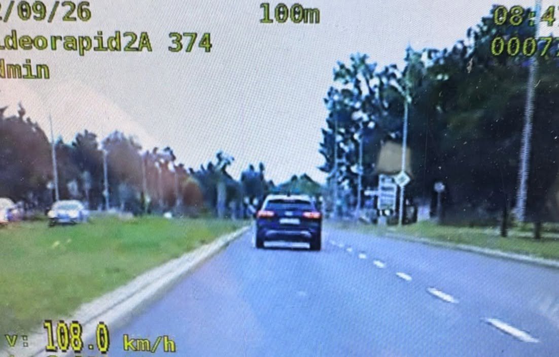 Pędził Sielską 108 km/h. 19-letni amator szybkiej jazdy stracił prawo jazdy