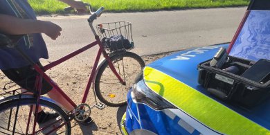 Artykuł: Olsztyn. Przewrócił się na rowerze i chciał ruszać dalej. 57-latka na rauszu zauważył policjant po służbie