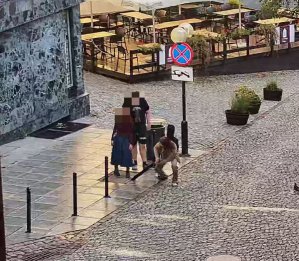 Najpierw zniszczył słupek, potem dał koncert na starówce. Wpadł przez gitarę