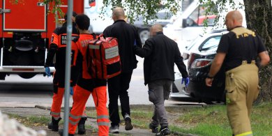 Artykuł: Interwencja służb przy ul. Kołobrzeskiej w Olsztynie. Mężczyzna siedział na parapecie V piętra