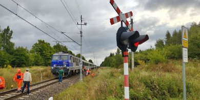 Artykuł: Pociąg IC z Olsztyna do Krakowa stanął „w szczerym polu”. Ewakuowano ok. 150 pasażerów