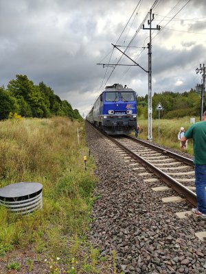 Pociąg IC z Olsztyna do Krakowa stanął „w szczerym polu”. Ewakuowano ok. 150 pasażerów