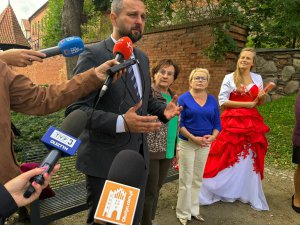 Maria Zientara-Malewska ma swoją ławeczkę w sercu Olsztyna. „Jej dziedzictwo jest aktualne”