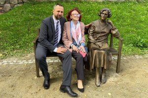 Maria Zientara-Malewska ma swoją ławeczkę w sercu Olsztyna. „Jej dziedzictwo jest aktualne”