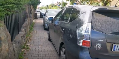 Artykuł: Os. Mazurskie. Kierowcy łamali przepisy, a strażnicy miejscy nie reagowali? Czytelnik oburzony postawą służb [WIDEO]