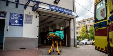 Artykuł: Interwencja ZRM przy ul. Limanowskiego w Olsztynie. W szpitalu 49-latkę „odwiedziła” policja
