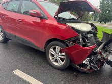 Poranna kolizja na ul. Pstrowskiego w Olsztynie. Policja apeluje o zachowanie ostrożności [ZDJĘCIA]