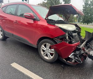 Poranna kolizja na ul. Pstrowskiego w Olsztynie. Policja apeluje o zachowanie ostrożności [ZDJĘCIA]