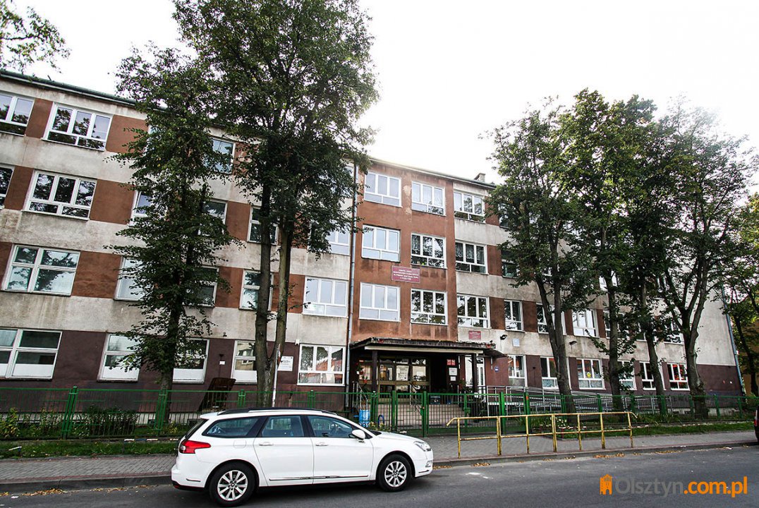 Była nauka zdalna, jest powrót do szkolnych ławek. Olsztyńska „handlówka” przeszła termomodernizację