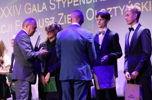Tu rodzą się przyszłe sukcesy. 85 stypendystów z powiatu olsztyńskiego