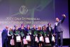 Tegoroczni stypendyści, samorządowcy oraz prezes i mecenasi fundacji