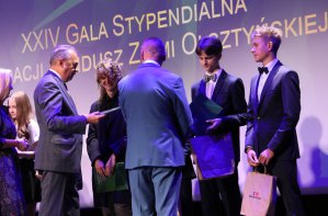 Tu rodzą się przyszłe sukcesy. 85 stypendystów z powiatu olsztyńskiego