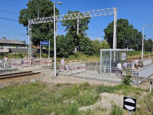 Przechodzień bez wyobraźni w Pasłęku. Mężczyzna uznał, że zdąży i wtargnął przed rozpędzony pociąg