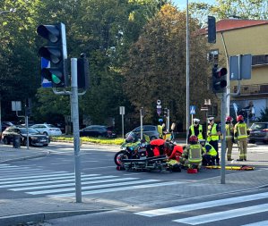 Olsztyn. Nie ustąpił pierwszeństwa motocykliście. Groźne zdarzenie drogowe przy szpitalu miejskim [ZDJĘCIA]