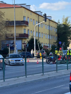 Olsztyn. Nie ustąpił pierwszeństwa motocykliście. Groźne zdarzenie drogowe przy szpitalu miejskim [ZDJĘCIA]