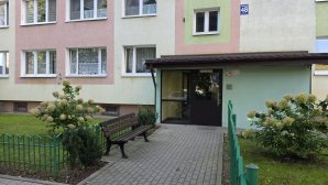 Chodził w nocy po rusztowaniu przy ul. Dworcowej. Chciał odwiedzić bliskich, do których ma zakaz zbliżania?
