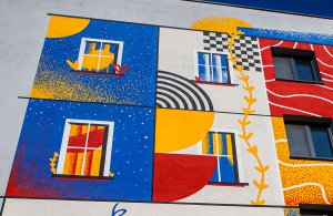 Nowy mural na Kortowie budzi skrajne emocje. "Energetyczny" kontra "szpeci wszechobecną zieleń"