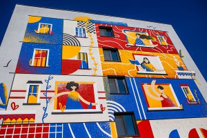 Nowy mural na Kortowie budzi skrajne emocje. "Energetyczny" kontra "szpeci wszechobecną zieleń"