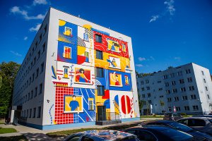 Nowy mural na Kortowie budzi skrajne emocje. "Energetyczny" kontra "szpeci wszechobecną zieleń"