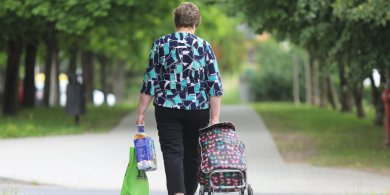 Artykuł: Czternastki trafiły do seniorów z regionu. ZUS wypłacił blisko 352 mln zł