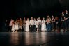 Artyści i autorzy sztuki po zakończeniu spektaklu