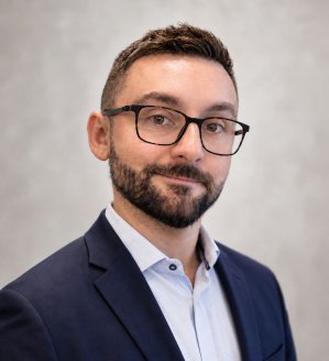 Olsztyński nauczyciel w „Złotej Trzynastce”. Michał Siwkowski powalczy o tytuł Nauczyciela Roku 2026