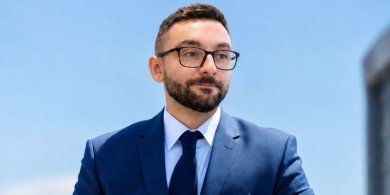 Artykuł: Olsztyński nauczyciel w „Złotej Trzynastce”. Michał Siwkowski powalczy o tytuł Nauczyciela Roku 2026