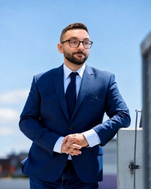 Olsztyński nauczyciel powalczy o tytuł Nauczyciela Roku 2026. Michał Siwkowski reprezentantem województwa warmińsko-mazurskiego w ogólnopolskim konkursie