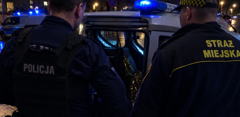 W środku nocy młoda kobieta błąkała się po Olsztynie. Finał sytuacji zaskakuje