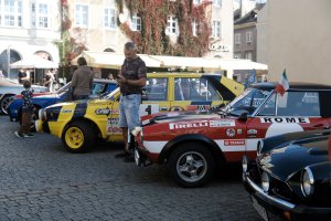 Olsztyńska starówka zamieniła się w wystawę klasyków. Królowała brytyjska motoryzacja [ZDJĘCIA]