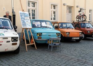 Olsztyńska starówka zamieniła się w wystawę klasyków. Królowała brytyjska motoryzacja [ZDJĘCIA]