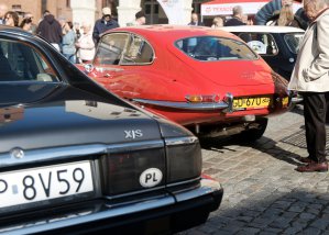 Olsztyńska starówka zamieniła się w wystawę klasyków. Królowała brytyjska motoryzacja [ZDJĘCIA]