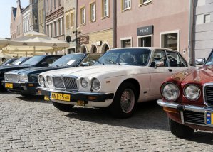Olsztyńska starówka zamieniła się w wystawę klasyków. Królowała brytyjska motoryzacja [ZDJĘCIA]